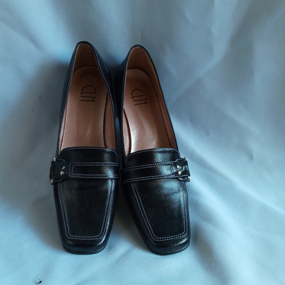 Women's shoes - Picture 1 of 3